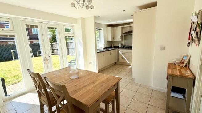 KITCHEN DINER
