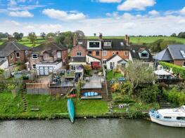 Greenbank, Corner House To Primrose Cottage, Purton, Berkeley GL13 9HP