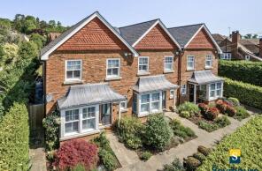 1, 23 Woodview, Station Road, Guildford GU5 9LQ