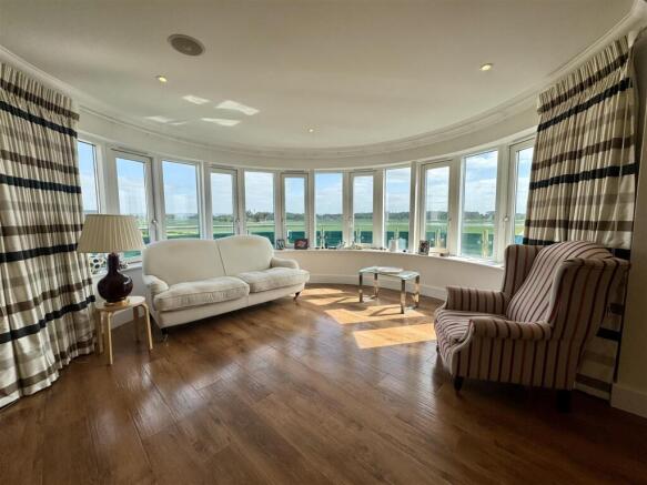 LOUNGE DINING ROOM