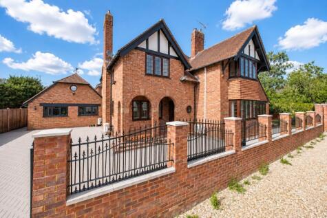 Warfield Road, Warfield, Berkshire, RG42