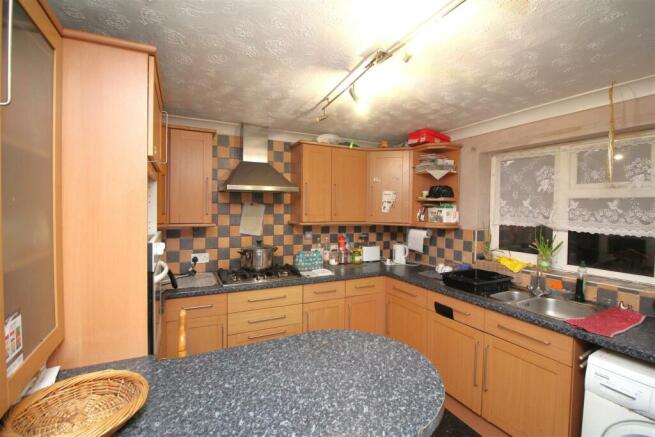kitchen 1 .JPG