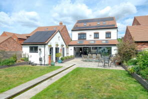 8, Burcot Gardens, Alcester Road, Bromsgrove B60 1FE
