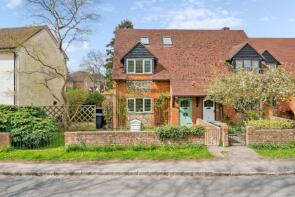 1, Wellington Cottages, Lower Icknield Way, Princes Risborough HP27 9RZ