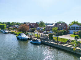 8, River Gardens, Purley On Thames, Reading RG8 8BX