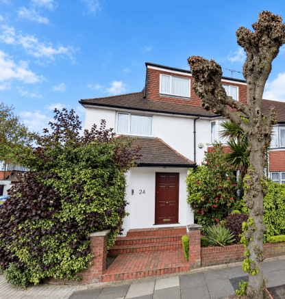 A Rare Find on Templars Avenue ¿ Just shy of 3,