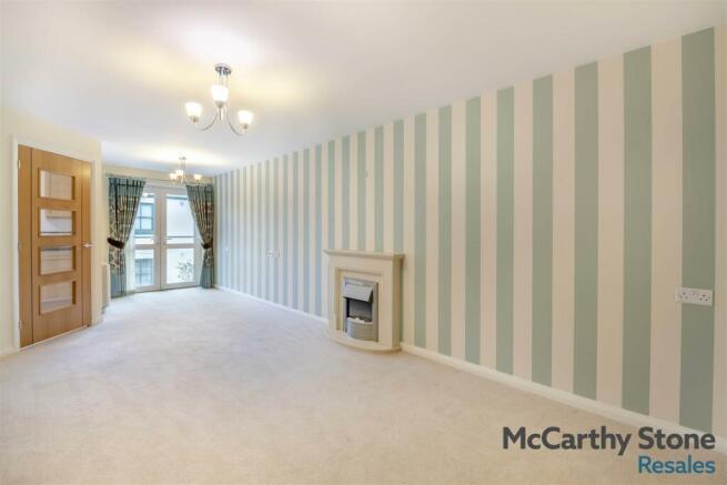 8630891-interior02.jpg