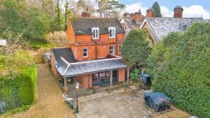 Hollowdene Cottage, Shortfield Common Road, Frensham, Farnham GU10 3BW