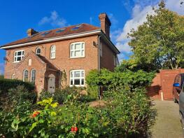 2, Woodside, Lewes Road, Lewes BN8 6BL