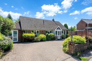 Glenside, Racecourse Road, Lingfield RH7 6PP