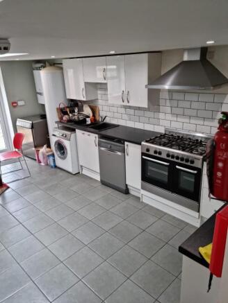 Kitchen1.jpg