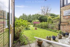 55, Gunters Mead, Copsem Lane, Esher KT10 9HJ