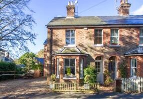 1, Hillside, Main Road, Edenbridge TN8 6RB
