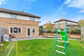 32, Cornbury Crescent, Downhead Park, Milton Keynes MK15 9AS