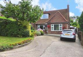 3, Row Hill, Addlestone KT15 1DL