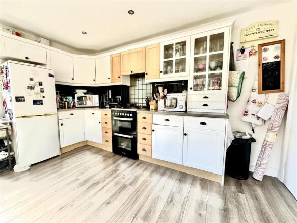 Kitchen / Dining Area