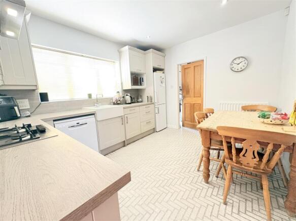 Kitchen/Breakfast Room