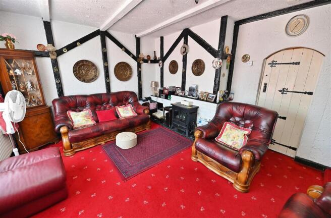 Lounge/Dining Area