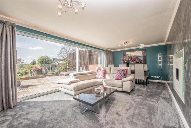 Living Room: