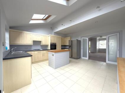 Shaftesbury Crescent, Staines-upon-Thames, TW18