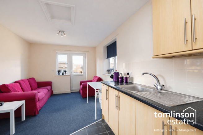 4 Bedroom semi-detached house - HMO