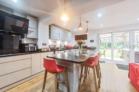 Poynings Crescent, Basingstoke, RG21