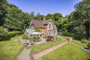The Lodge, Lime Avenue, Kingwood, Henley-on-thames RG9 5NL