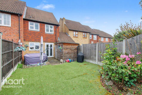 Wright Gardens, Shepperton