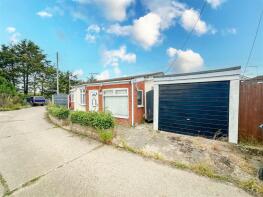 33, Colne Way, Point Clear Bay, Clacton-on-sea CO16 8LL