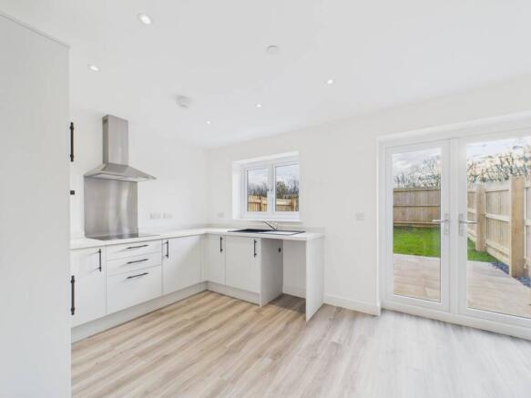 Kitchen & Dining