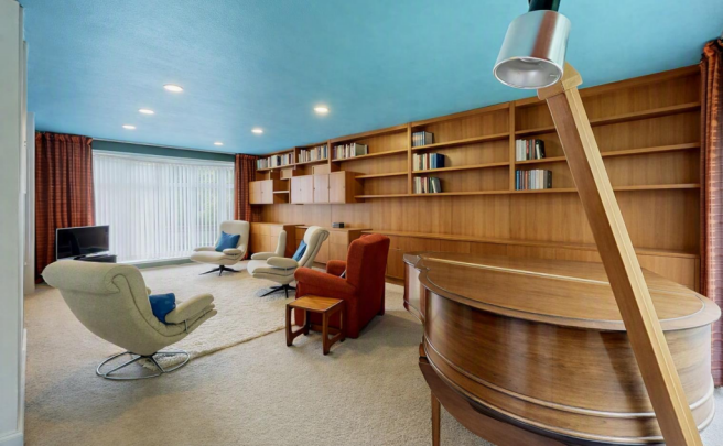 Lounge/Dining Room