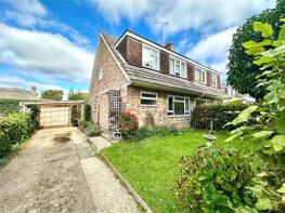 1, Drake Close, Ringwood BH24 1UG