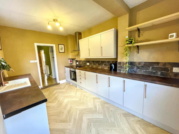 32 W KITCHEN (B)