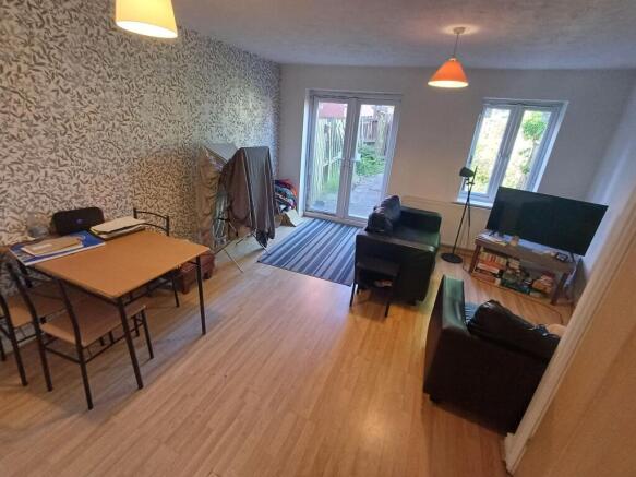 Lounge & Dining area