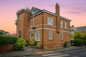 10, The Limes, Bridge Road, Kings Langley WD4 8FJ