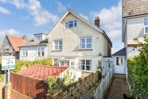 13, Droveway Gardens, Dover CT15 6BS