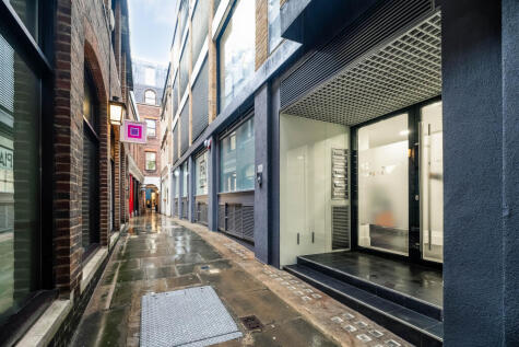 Well Court, London, EC4M