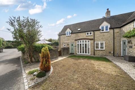 Oxford Court, Weston-on-the-Green, Bicester