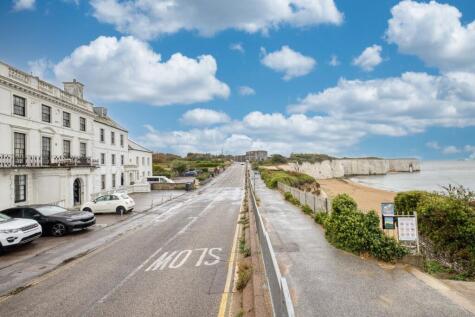 Kingsgate Bay Road, Broadstairs, Kent, CT10