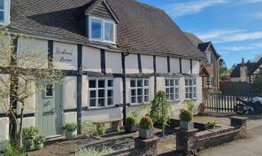 Karsland House, B4220 From Penley To B4214, Ledbury HR8 1PR