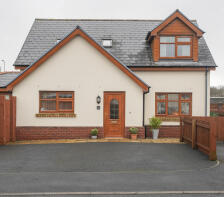 7, Clos Cae Bach, Dafen, Llanelli SA14 8GJ