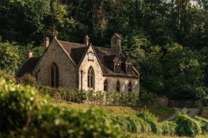 The Old Chapel, Hyde Hill To The Old Farmhouse Chalford, Hyde, Stroud GL6 8NY