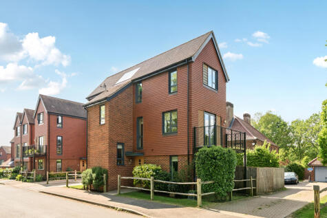 Sycamore Avenue, Godalming, GU7