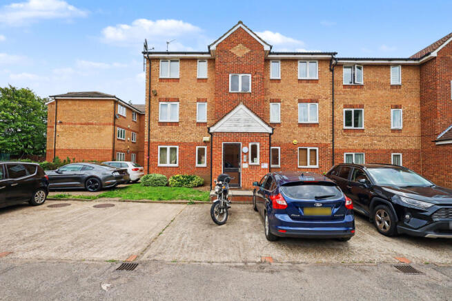 34 Fenman Gardens, Ilford, IG3 9QE