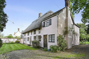 Wayland Hall, Chapel Road, Halstead CO9 4RZ