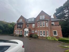 1, 35 Pine House, Talbot Avenue, Bournemouth BH3 7HS