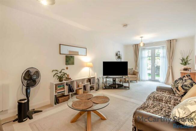 8680162-interior01.jpg