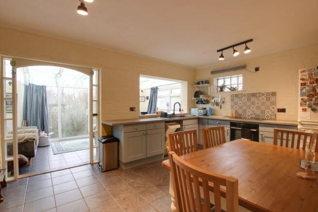KITCHEN DINER