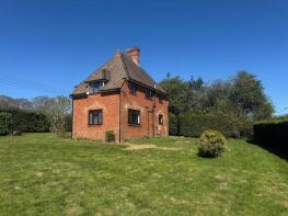 Orchard House, Iden Road, Rye TN31 7PP