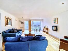 19, Cumber Close, Brixham TQ5 8RP